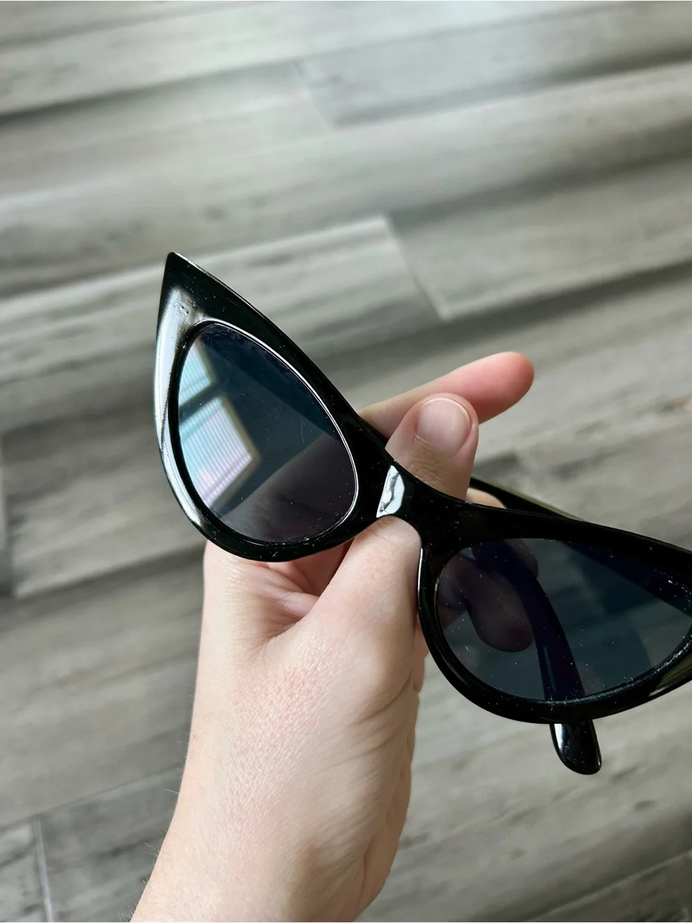 💸 5/20 Retro Slim Cat Eye Sunglasses in Black